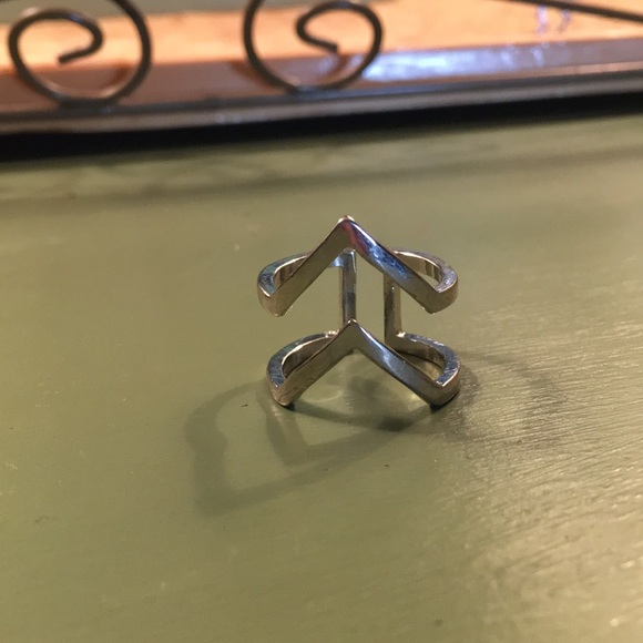 Three trendy but elegant silver rings! - Picture 3 of 4